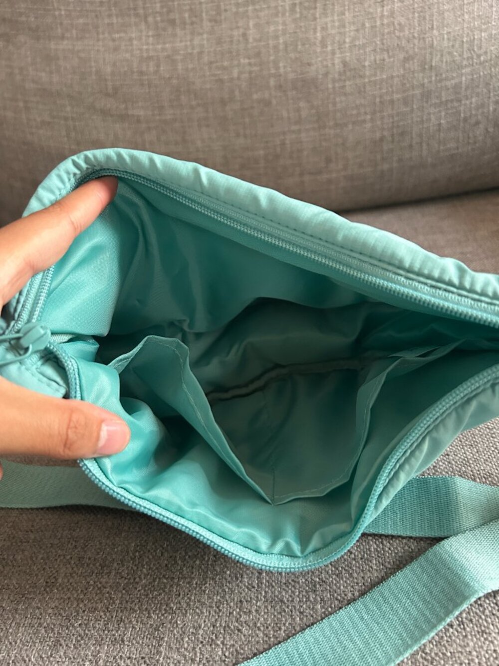 Uniqlo Round Mini Crescent Shoulder Bag Teal Blue Mint Green Nylon - Picture 4 of 9